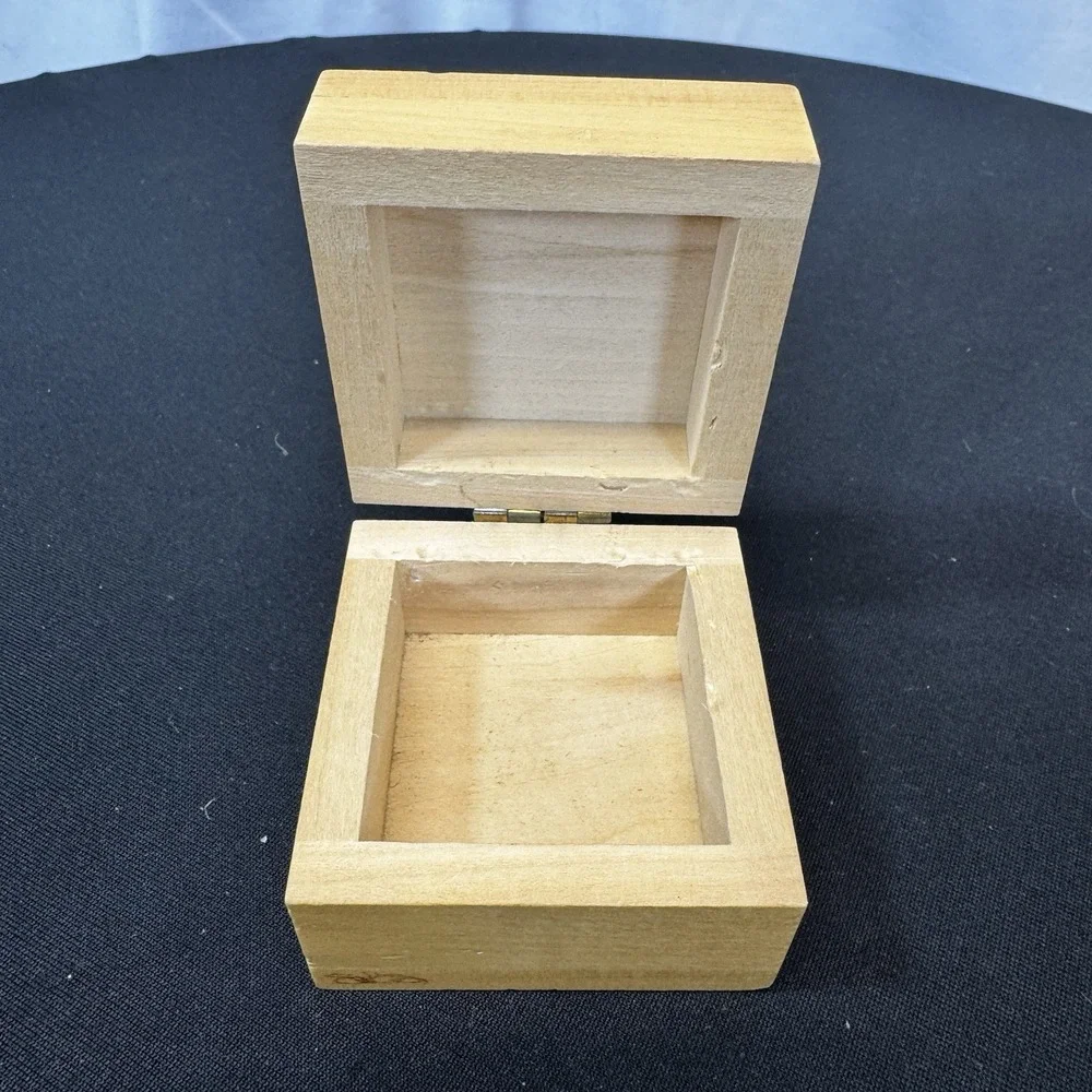 Small Vintage Wooden Box With Sun &‎ Mountain